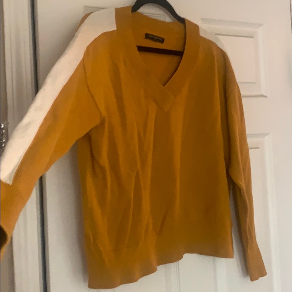 Sweater - Picture 2 of 8